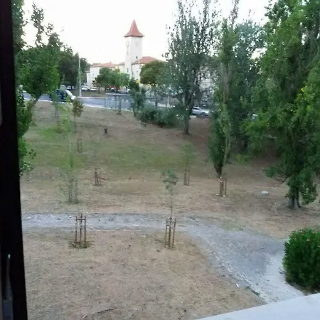 House Airport * Лісабон